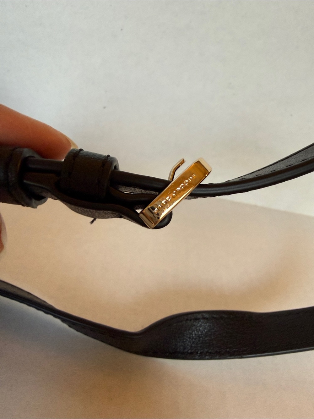 Marc Jacobs Black Leather Crossbody Saddle Bag with Gold Hardware - Picture 4 of 9